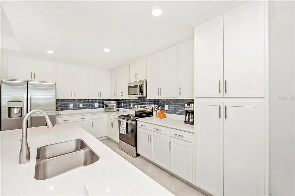 2 bed, 2.0 bath, 1154 sqft, $5,500 — Photo 4