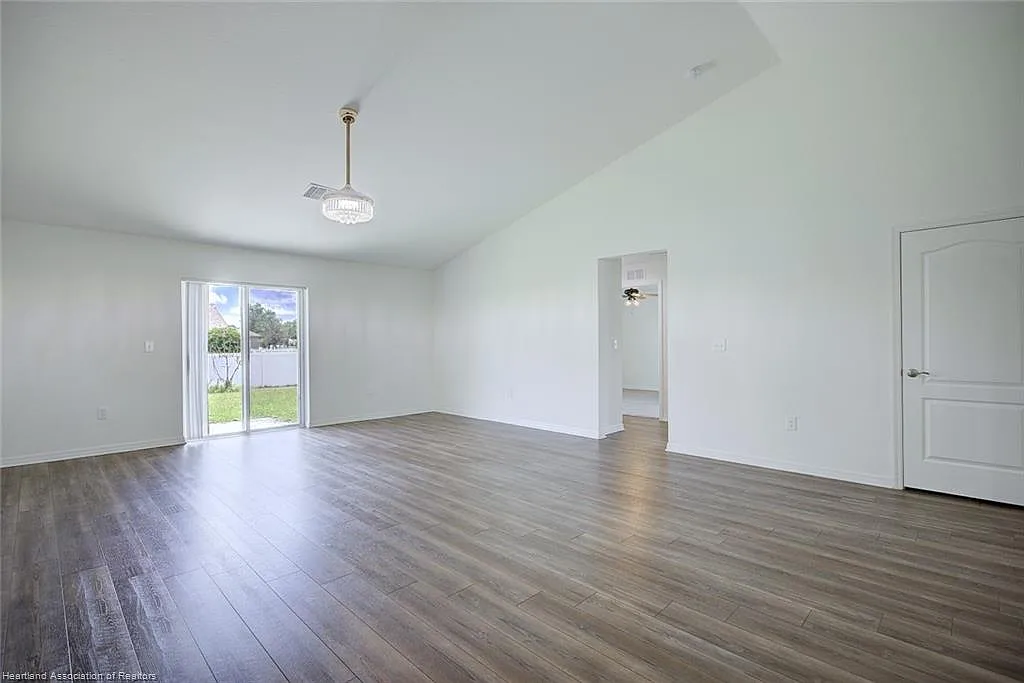 4550 San Ignacio — Photo 4