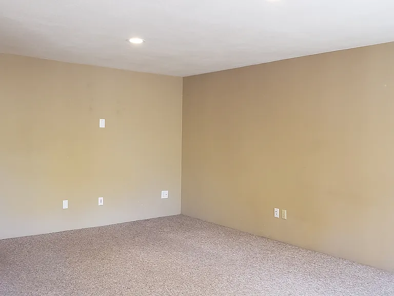 1952 NE Darby St — Photo 12