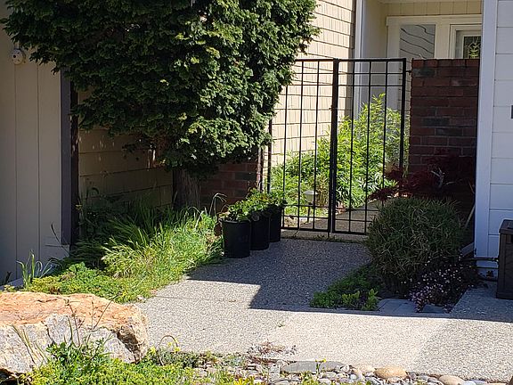 4th image of 2409 Hastings Dr