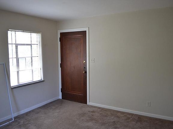 4th image of 223 Aberdeen Ave