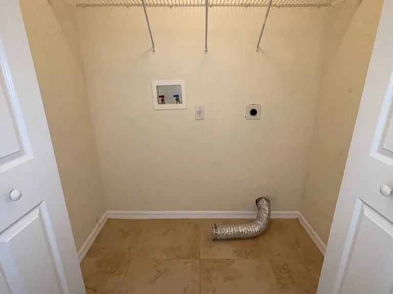 419 SW Meadow Ter — Photo 11