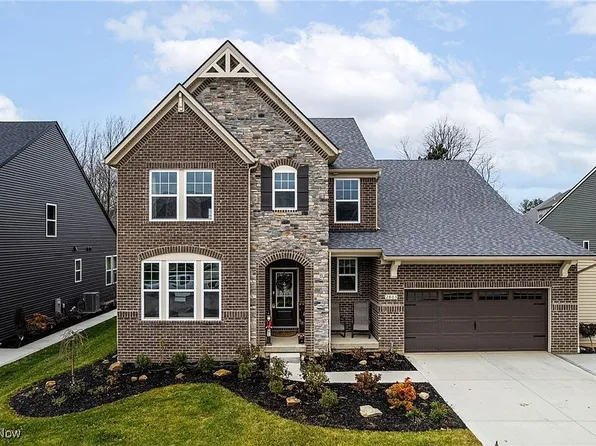 2803 Weeping Pine Dr, Medina, OH 44256