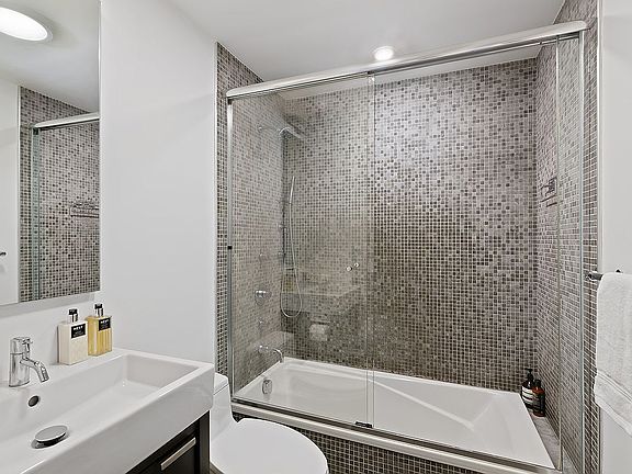 5th image of 23 E 10th St APT 106
