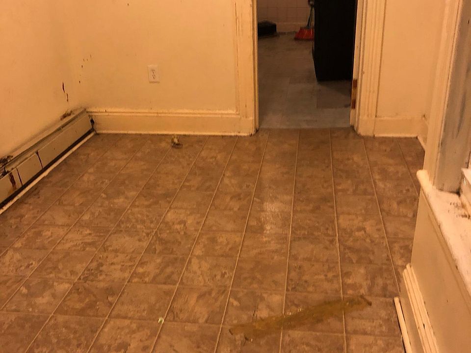 2nd image of 515 26th St APT 4