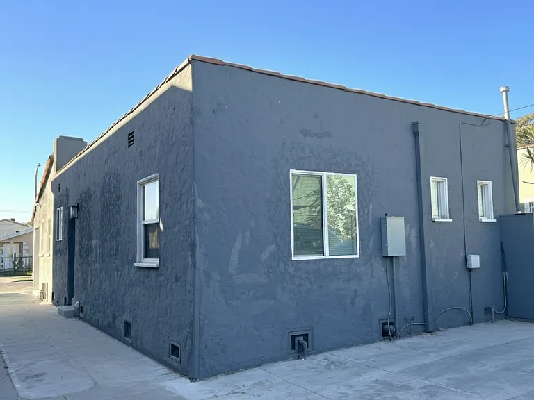 831 E 82nd St — Photo 3