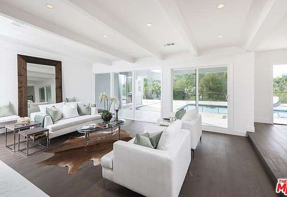 5th image of 4414 Coronet Dr