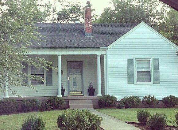 2nd image of 2512 La Grande St SW
