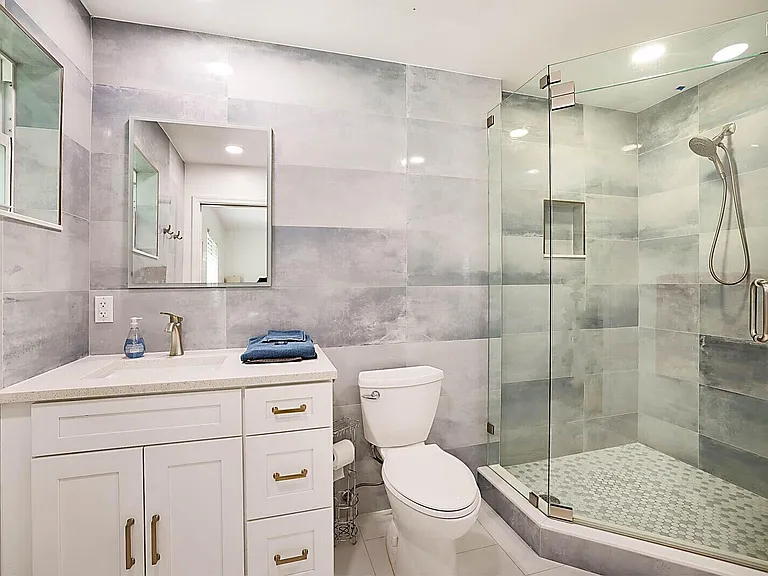 338 NE 7th Ave #A — Photo 9