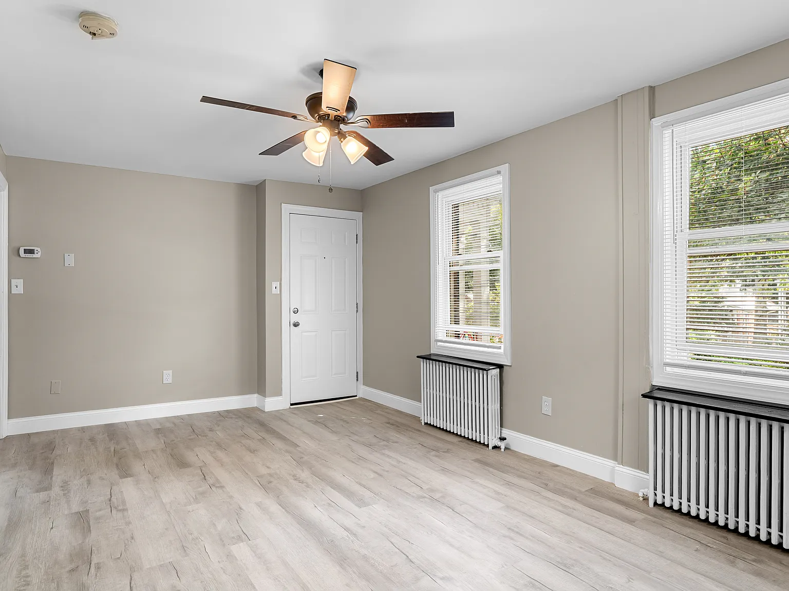 2 bed, 900 sqft, $1,600 — Photo 4