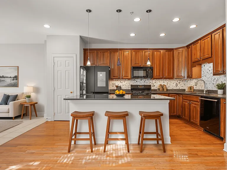 1022 Crestfield Dr — Photo 8