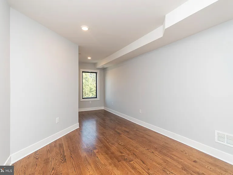 812 N Uber St #4 — Photo 8