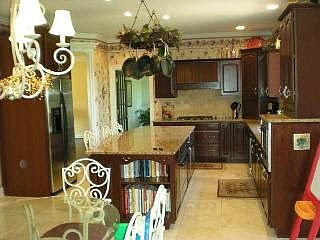 22x14 eat-in kitchen