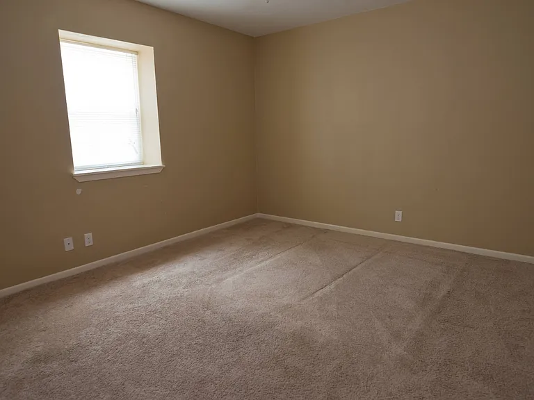 1902 Melrose Ave #4 — Photo 3