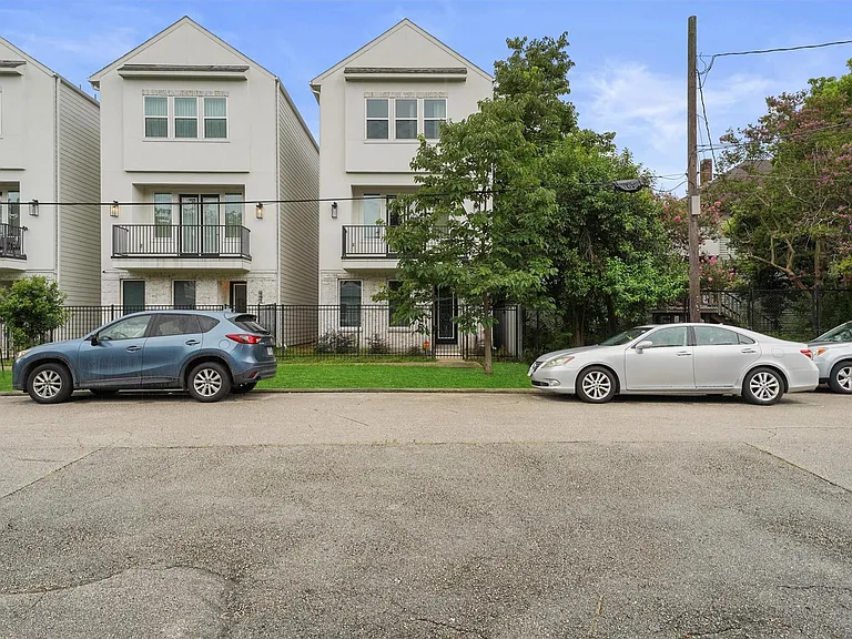 4113 Austin St — Photo 2