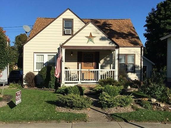 5th image of 247 Division St