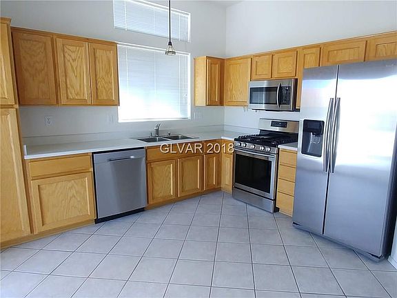 4th image of 10716 Mission Lakes Ave