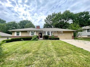 7512 Crescent Dr, Raytown, MO 64138
