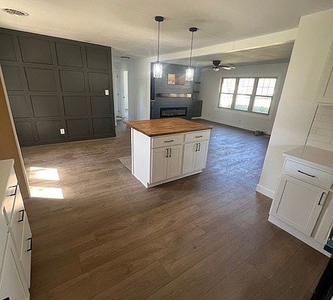 3rd image of 209 Eastview Dr