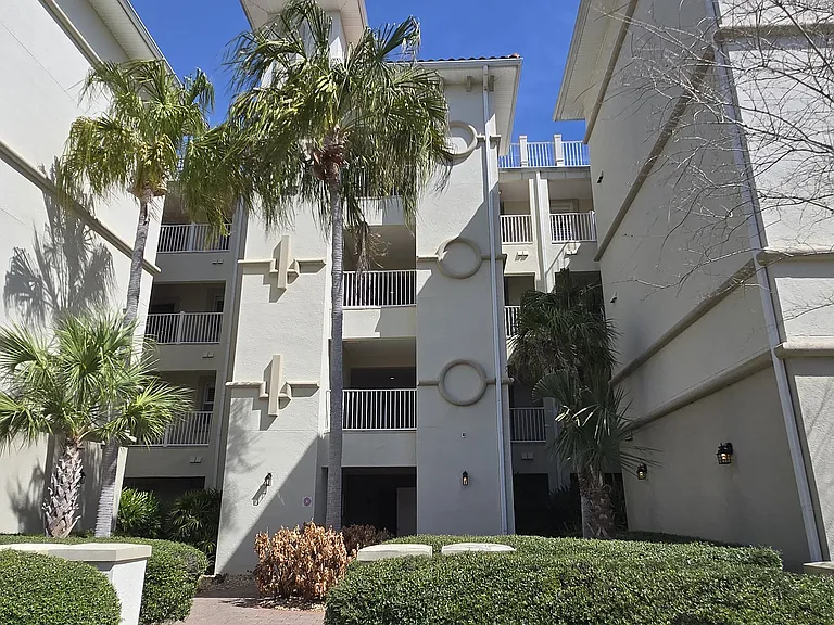 45 Riverview Bnd S #1937 — Photo 1
