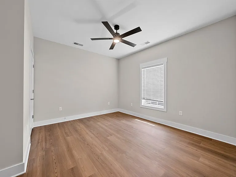 Mount Victor Olde Towne Luxury Apartments — Photo 77