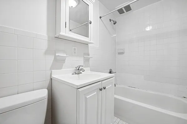 Rented by Douglas Elliman | media 4