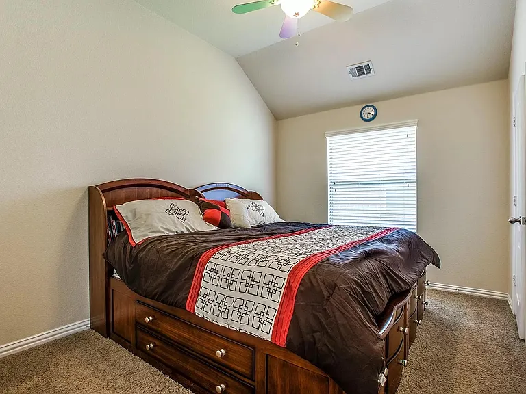 7772 Ivanhoe Dr — Photo 26