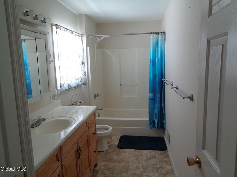 4th image of 751 Spring Street
