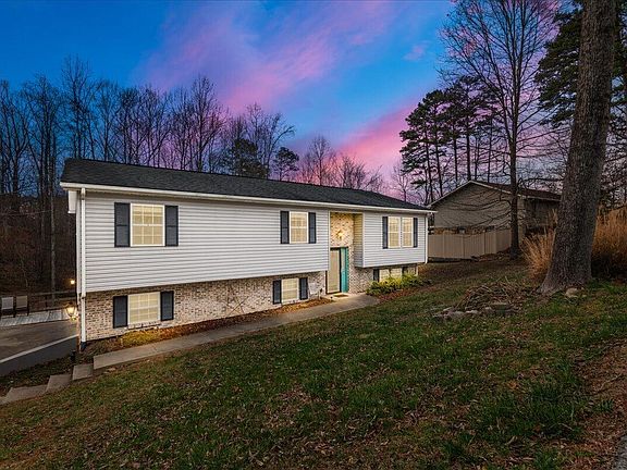 4th image of 2011 Cedar Ln