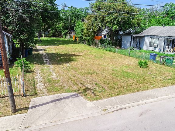 5th image of 206 Lone Star Blvd