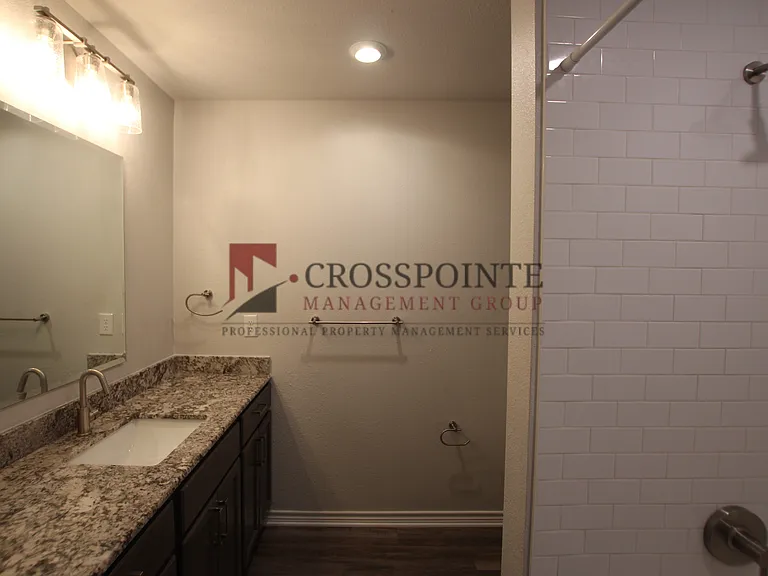 1927 Lindbergh Dr #301 — Photo 58