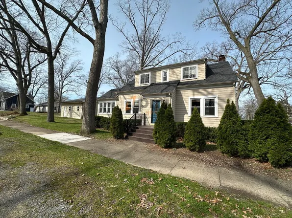 418 School St, Michigan City, IN 46360