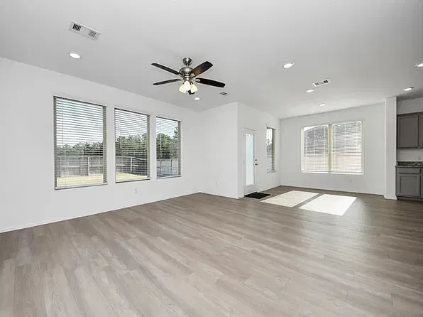 19103 Pinewood Grove Trl, New Caney, TX 77357