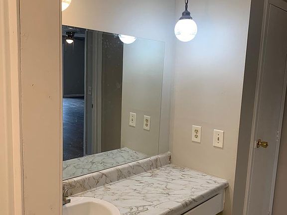 5th image of 1044A Harold Dr
