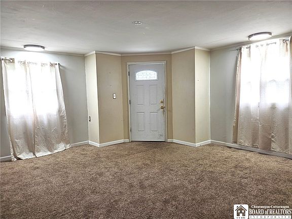 3rd image of 146 Hoyt St