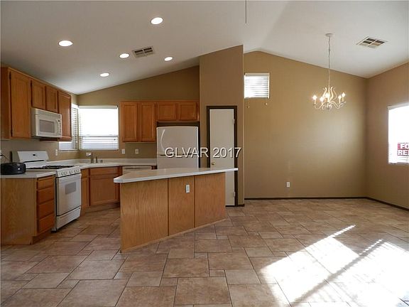 4th image of 2712 W El Campo Grande Ave #0