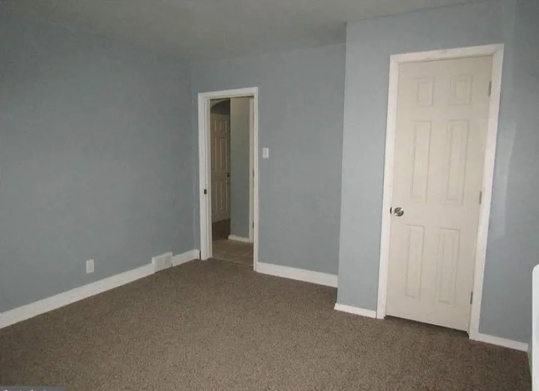 942 Pratt St — Photo 3