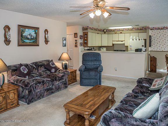 4th image of 2014 Waters Edge Dr #14C