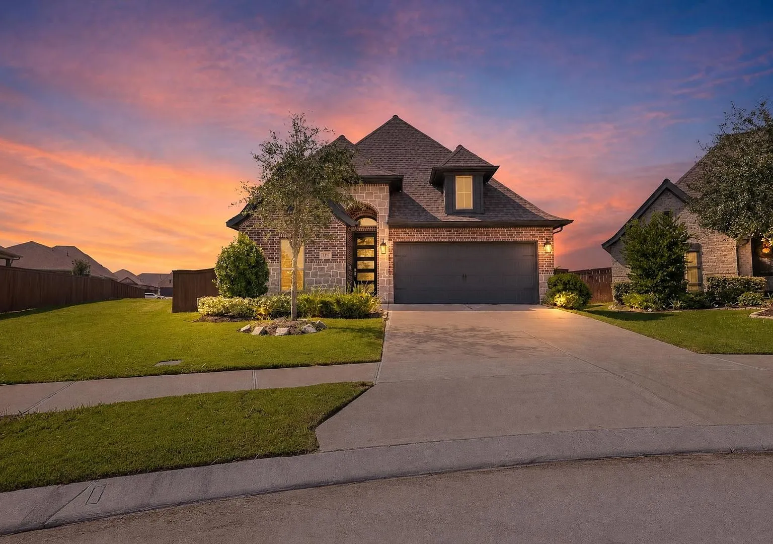 Charming 4BR House in Manvel — Photo 1