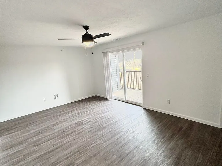 Sagamore Winds Apartments — Photo 65