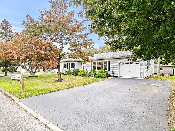 2nd image of 714 Harvey Ave