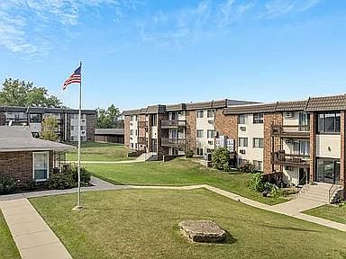 1st image of 501 W 40th Pl #D6