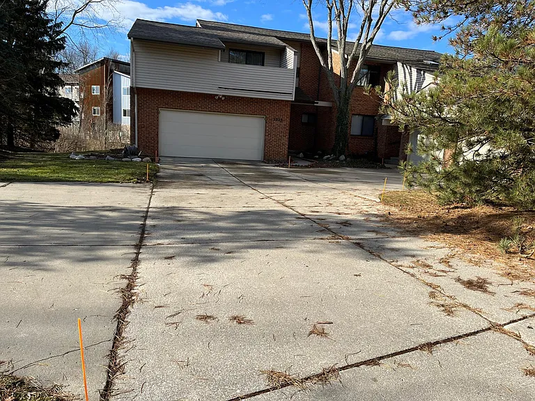 2329 Coyote Creek Dr — Photo 50