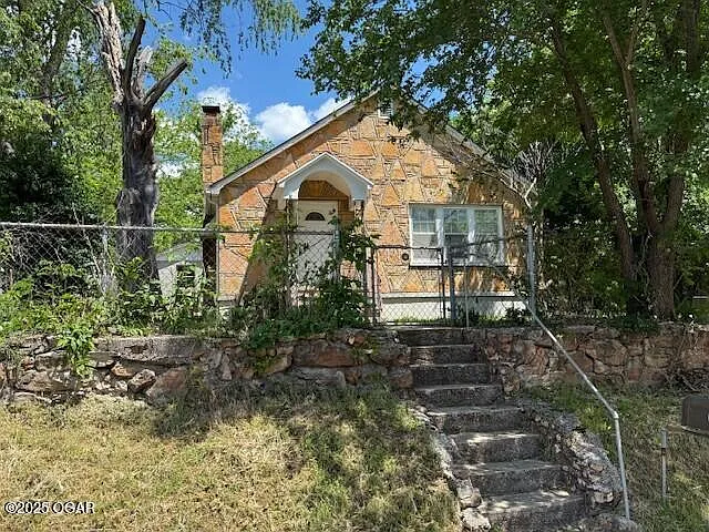 2631 E Vandalia St — Photo 1