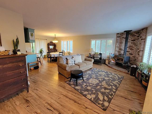 5th image of 17207 Valley Oak Dr