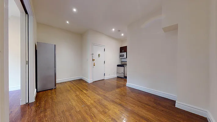 Rented by Bond New York | media 13