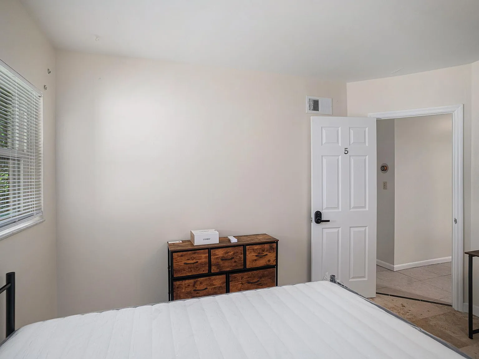 4 bed, 2.0 bath, 1886 sqft, $797 — Photo 2
