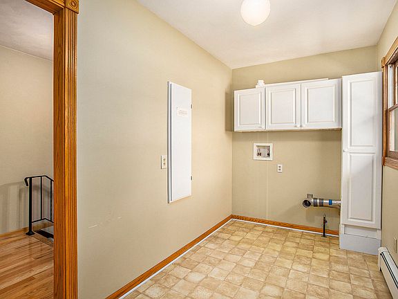 4th image of 20801 Carpenter Dr