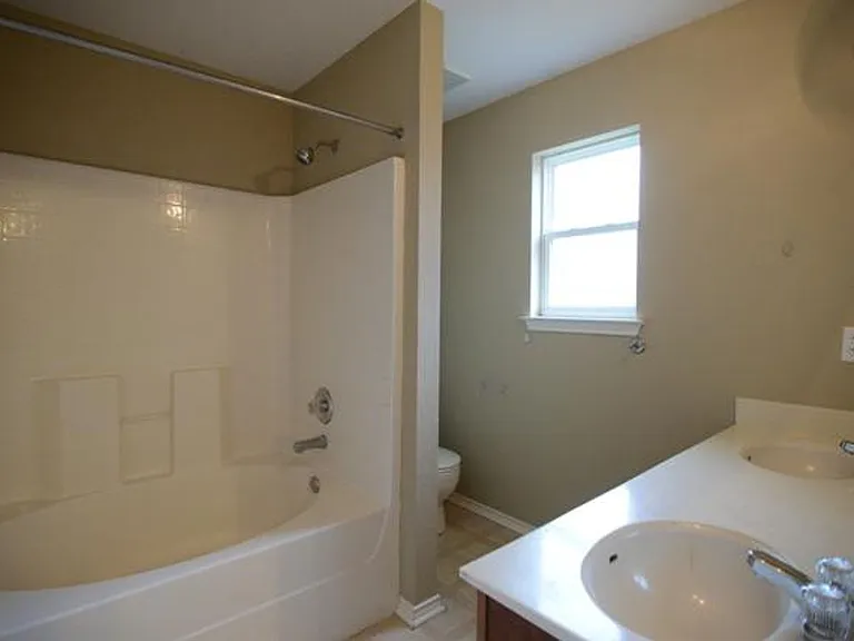 2810 Bastion Loop — Photo 12