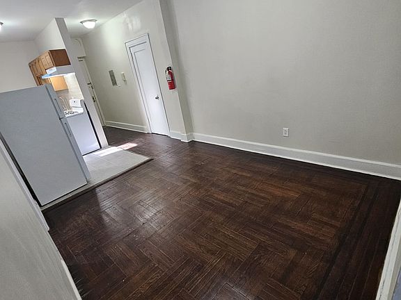 4th image of 691 Elizabeth Ave #2C